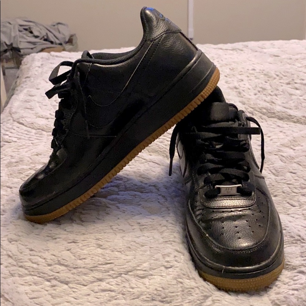 Men size 9 low top Nike Airforce 1’s
